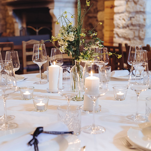 Heiligenkreuzerkeller Hillinger Hochzeit 2 600x600px